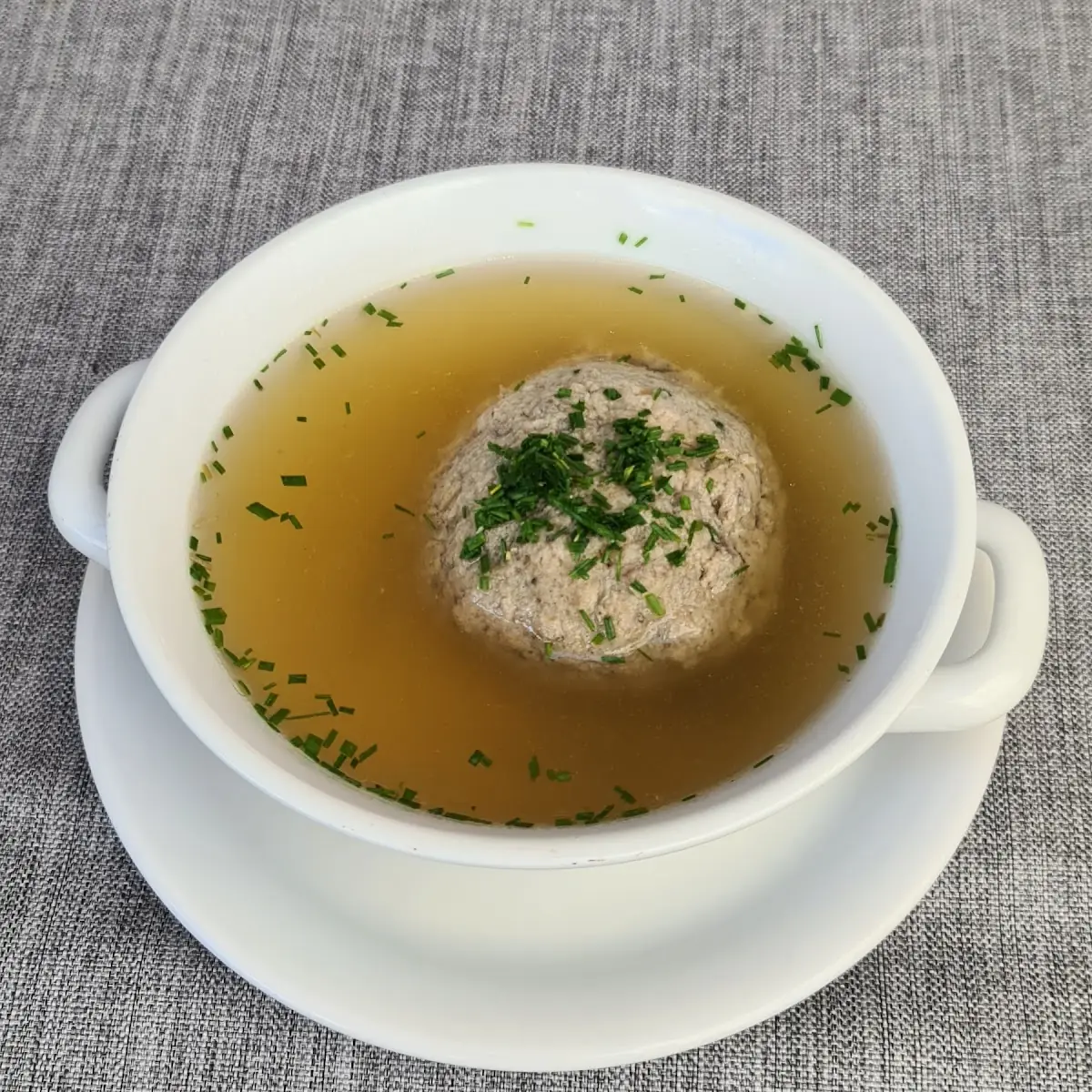 Leberknödelsuppe