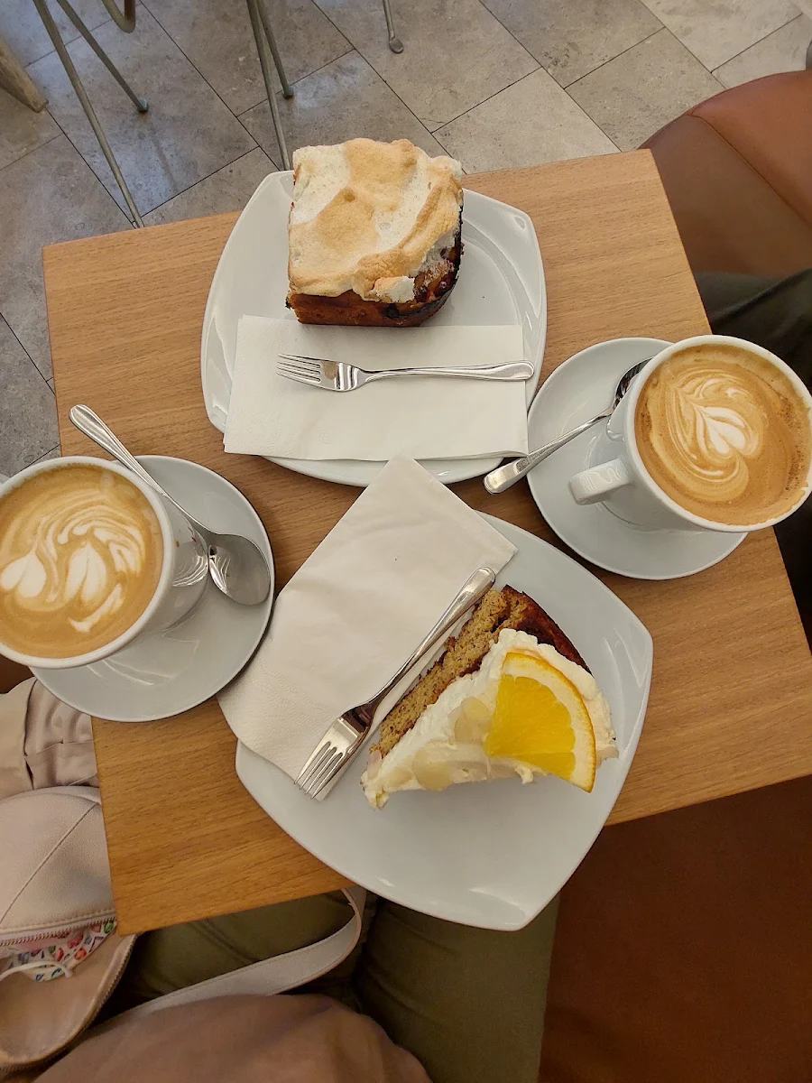 Cappuccino Carrot Cake Wildberries Cake
