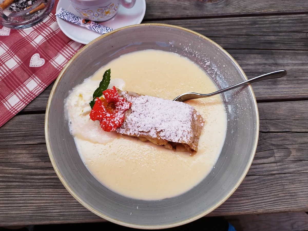 Apfelstrudel Mit Vanillesauce