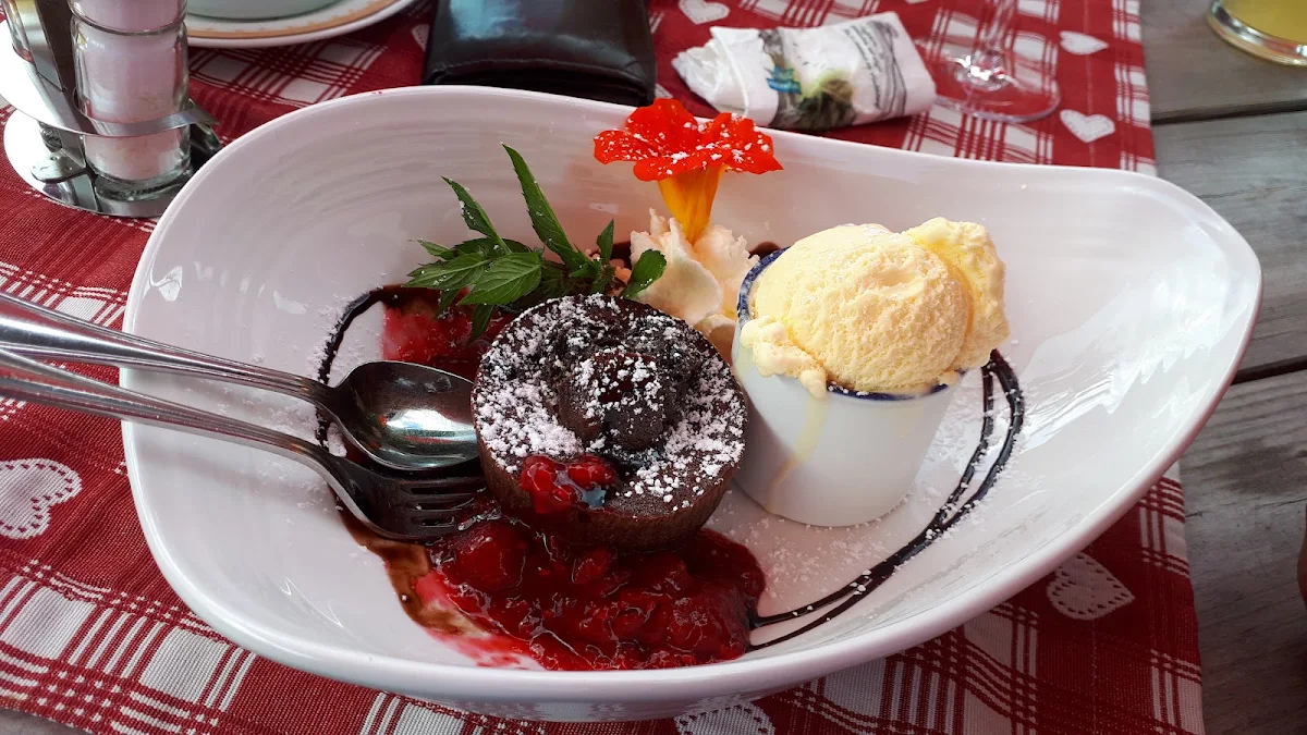 Schokoküchlein Mit Vanilleeis Und Himbeeren