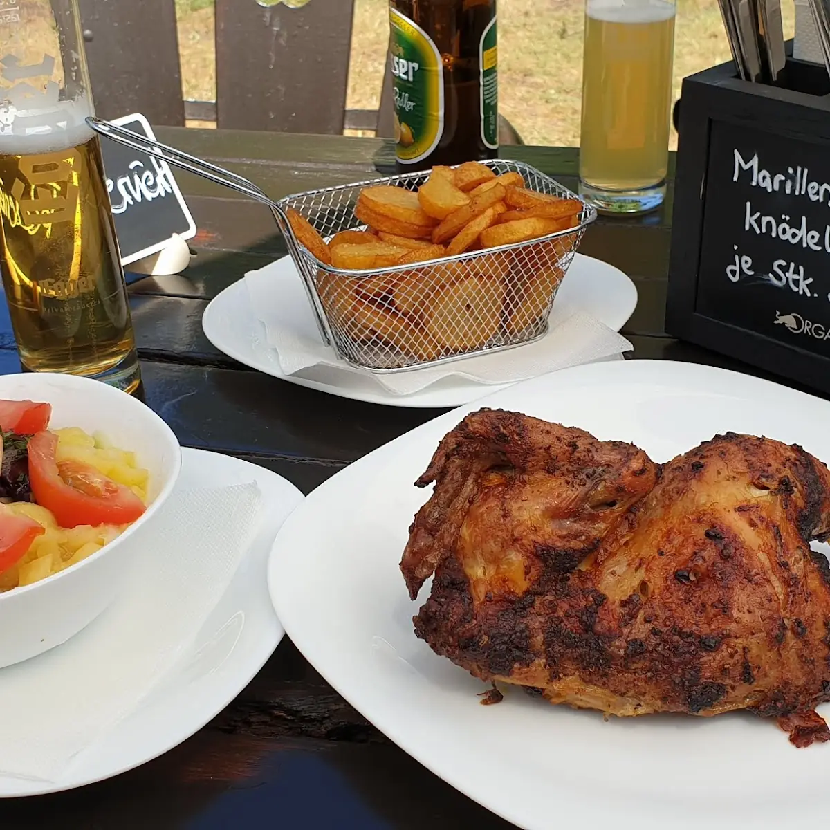 Grillhuhn Mit Dollarchips Und Salat