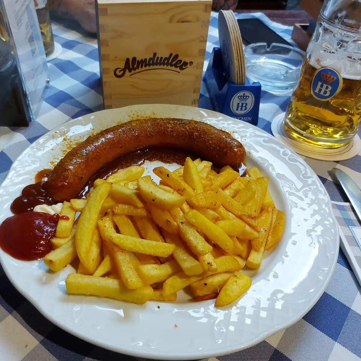 Currywurst Mit Pommes Frites
