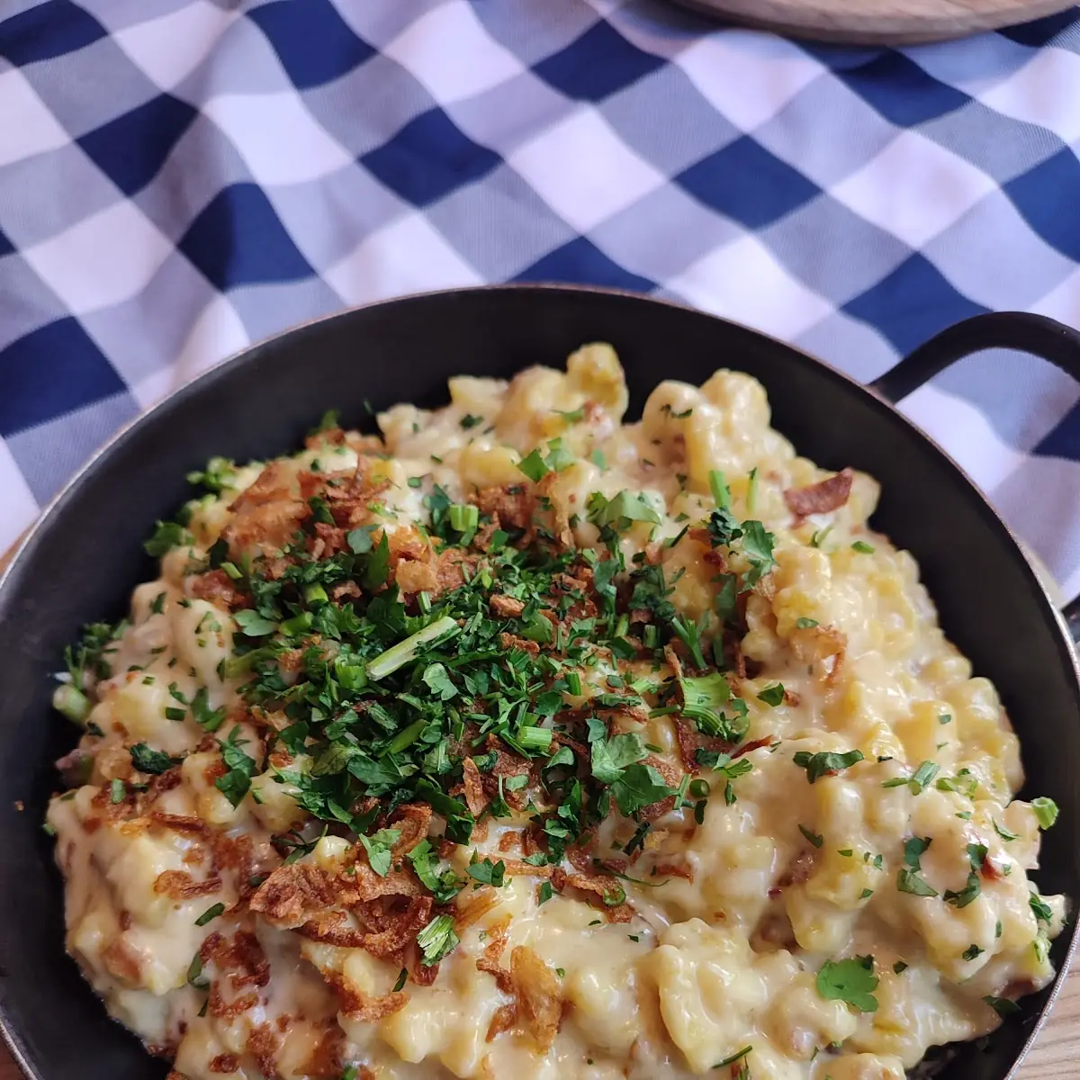 Käsespätzle Mit Grünem Salat