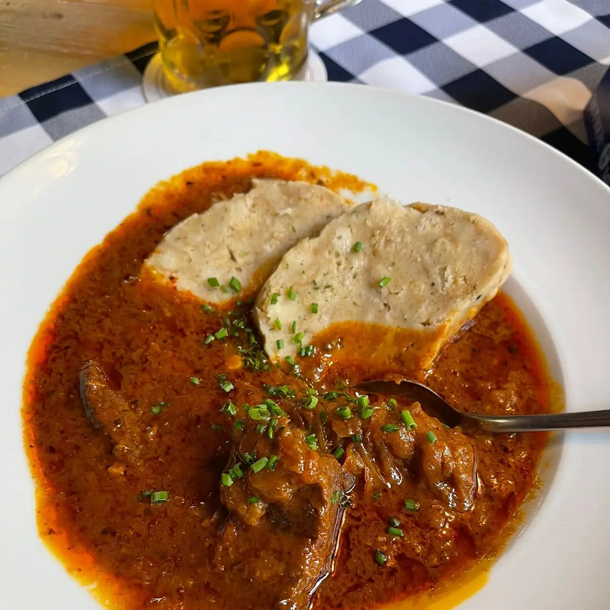 Rindsgulasch Mit Semmelknödel