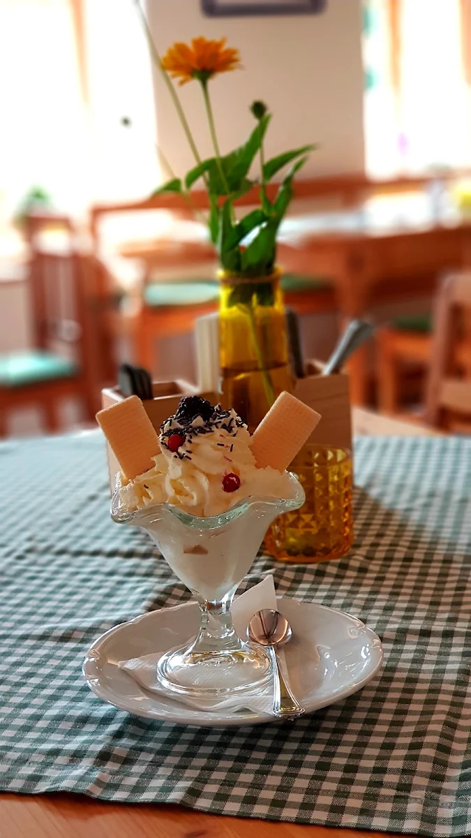 Gemischtes Eis Mit Sahne