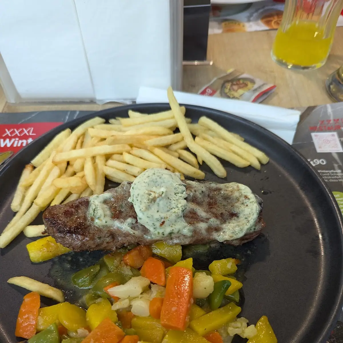 Rumpsteak Mit Pommes Und Gemüse