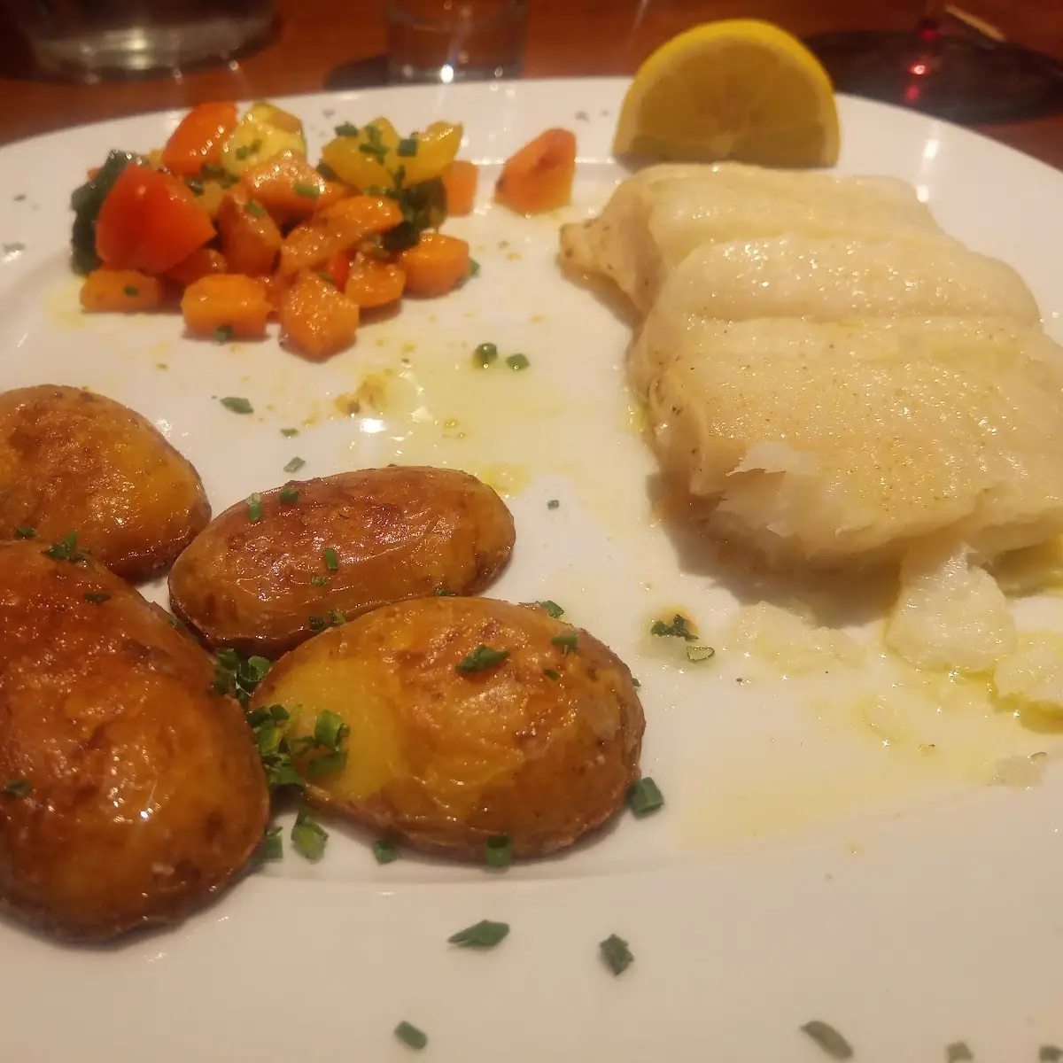 Heilbutt Mit Gemüse Und Kartoffeln