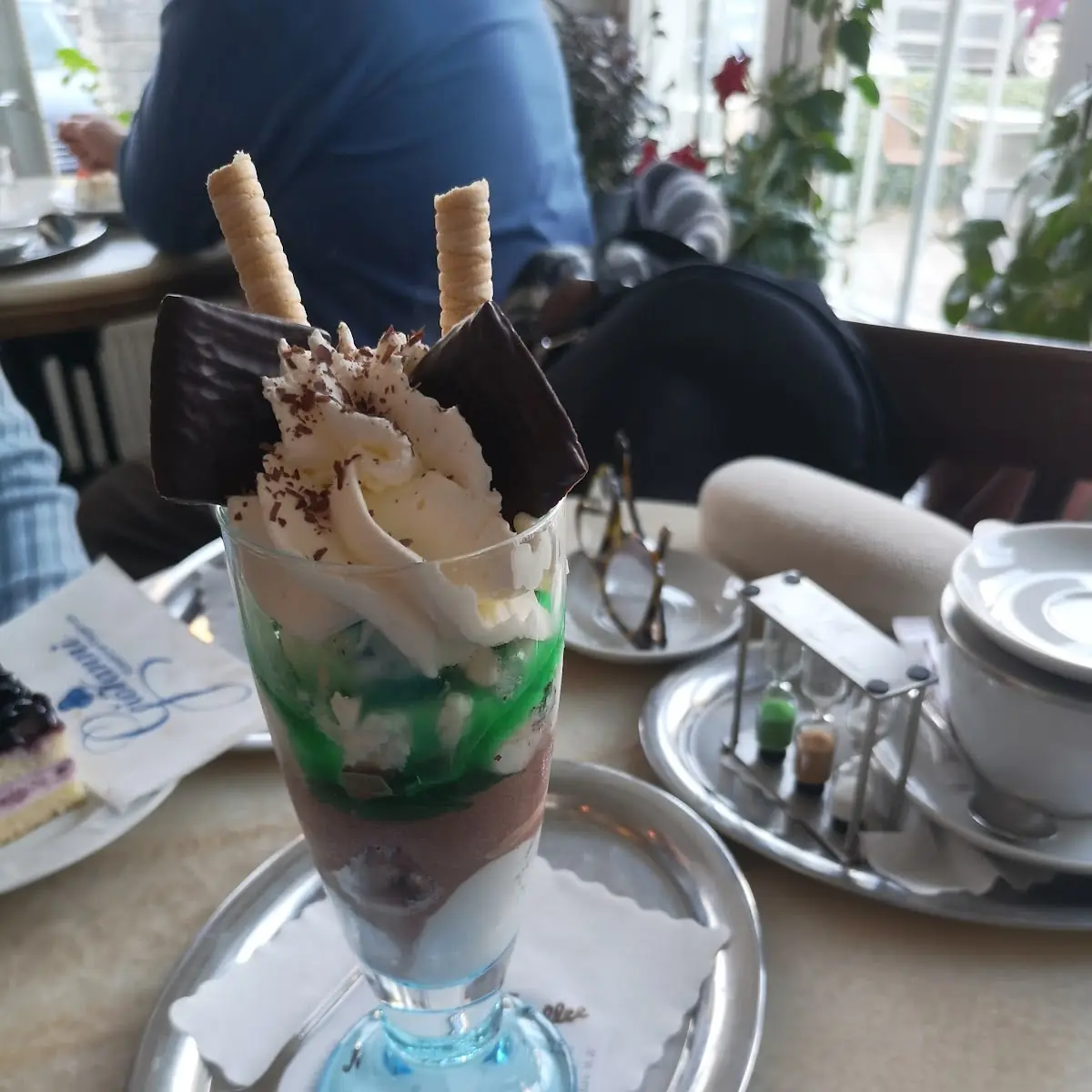 After Eight Becher