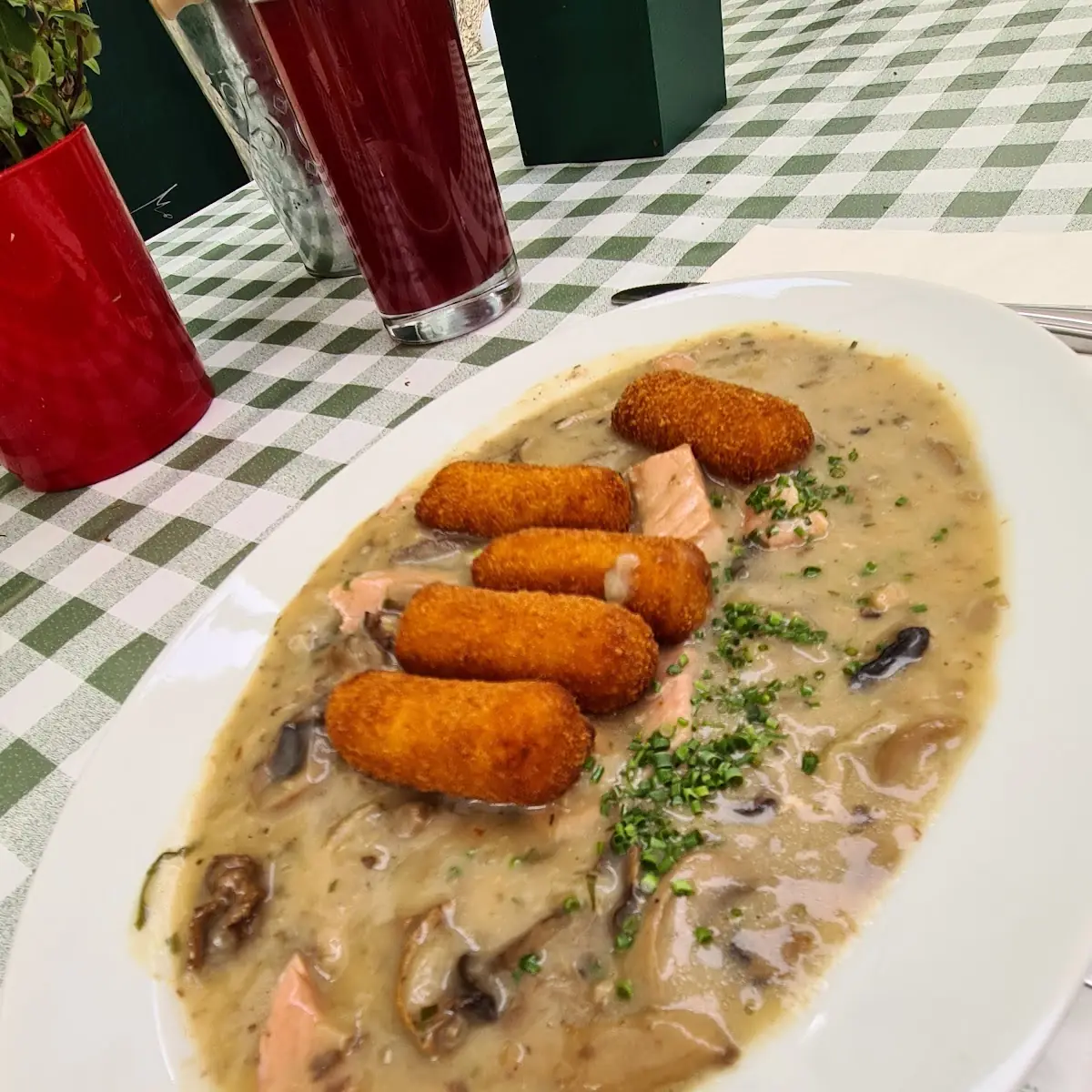 Champignon-surgeschnetzeltes Mit Kroketten