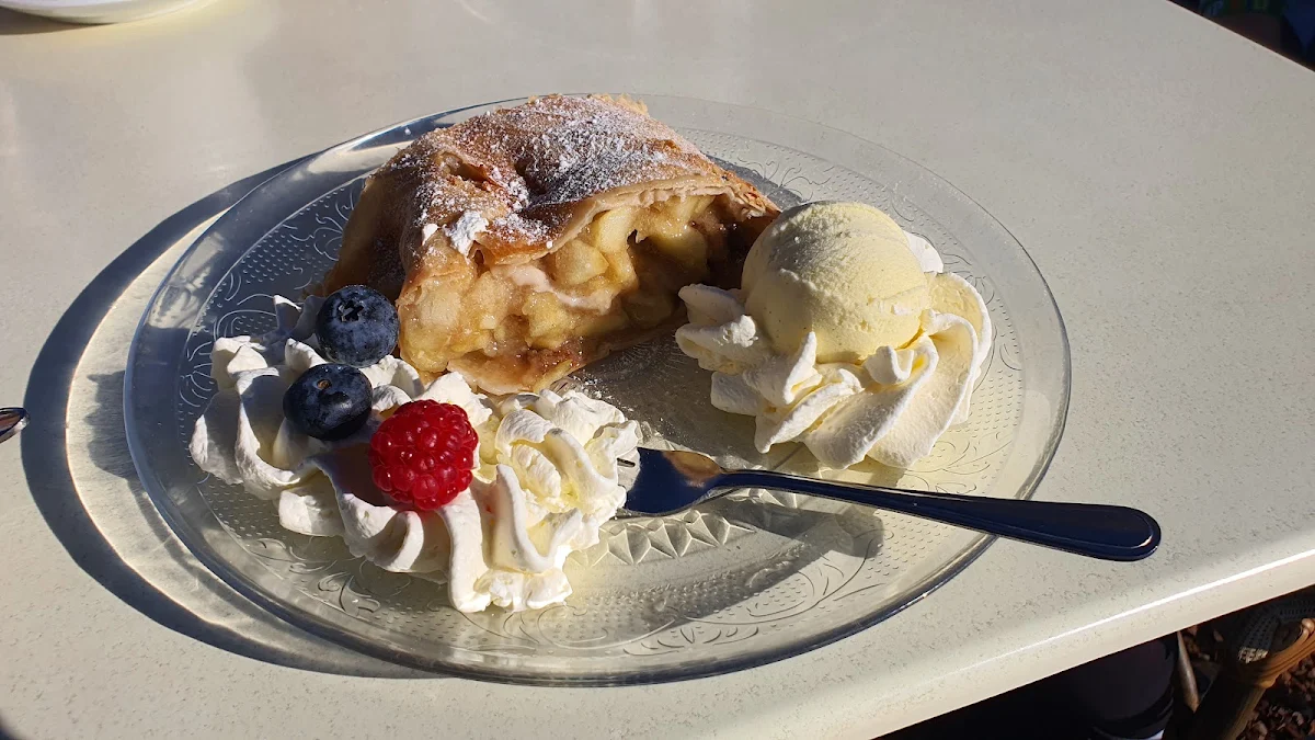 Apfelstrudel Mit Vanilleeis