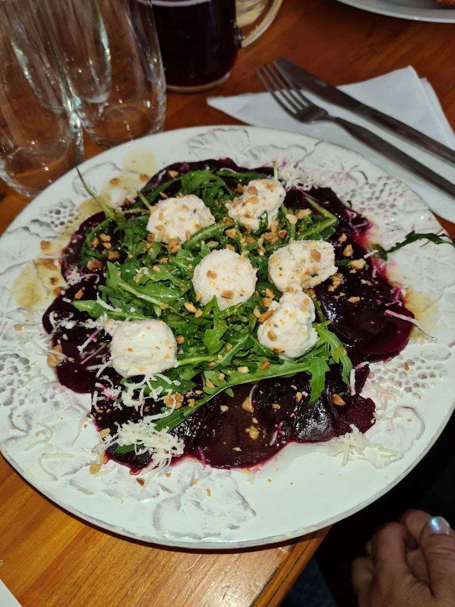 Rote Rüben Carpacciomit Ziegenkäse