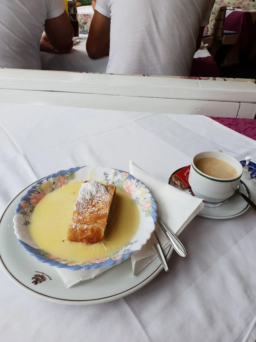Apfelstrudel Mit Vanillesoße