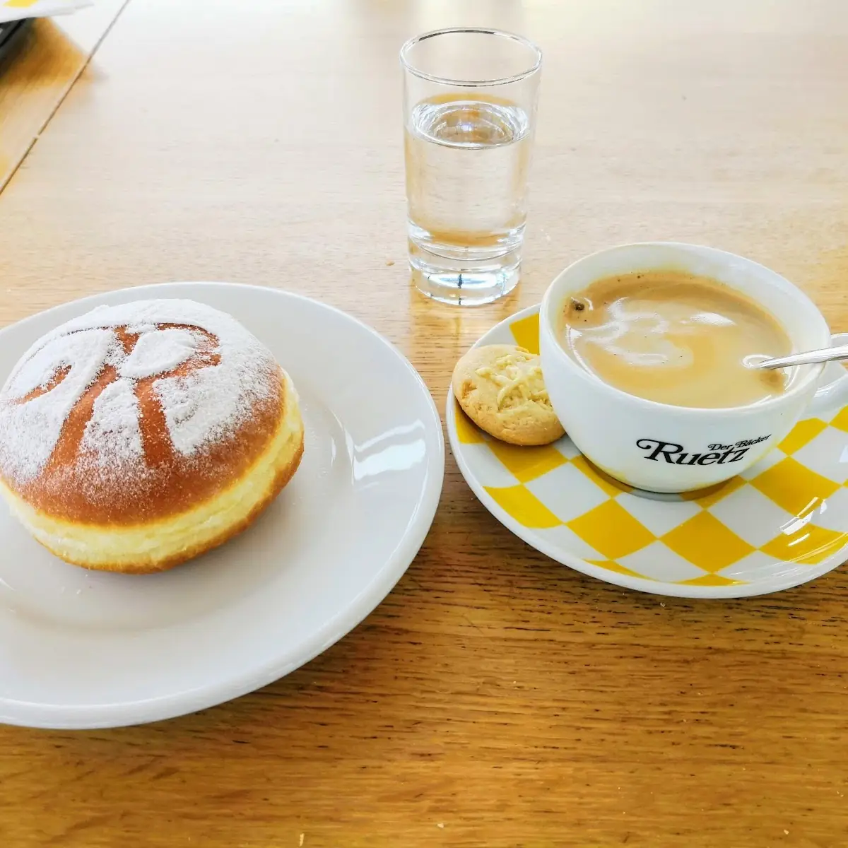 Krapfen Und Kaffee