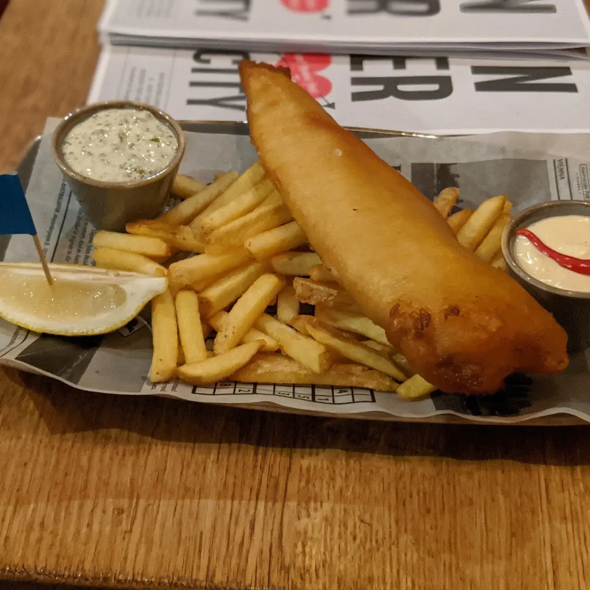 Fish & Chipsaicoifigimo, Crossfield's Australian Pub