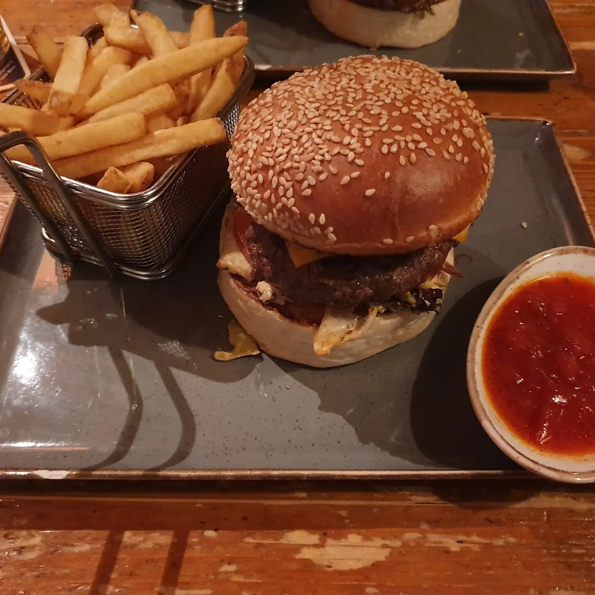 Känguru Burger, Crossfield's Australian Pub