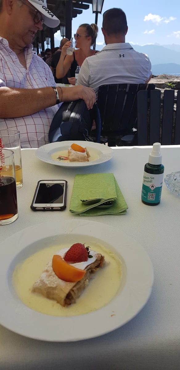 Apfelstrudel Mit Vanillesauce