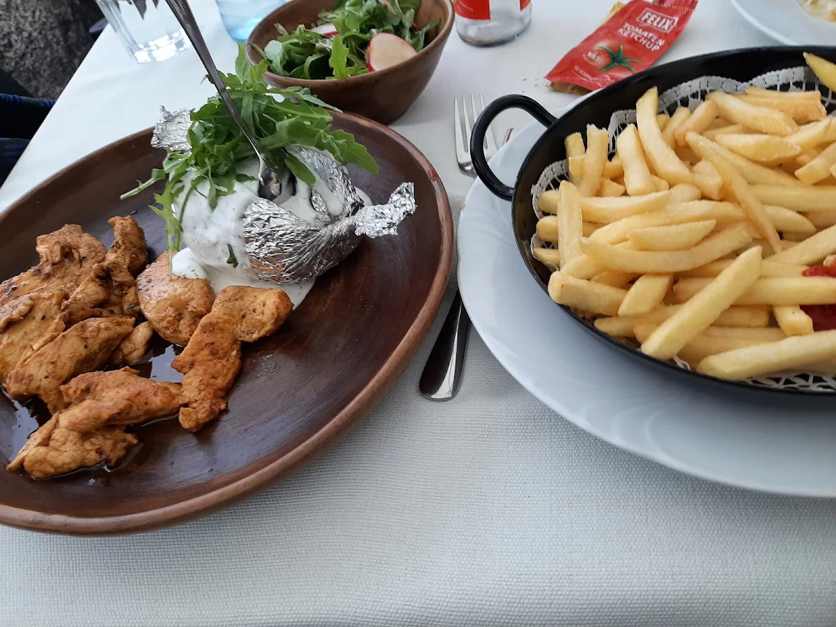 Gegrillte Putenbrust Mit Offenkartofel Und Sauerrahm