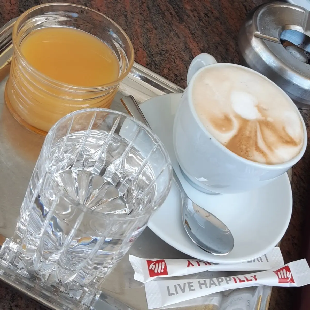 Cappuccino Mit Orangensaft