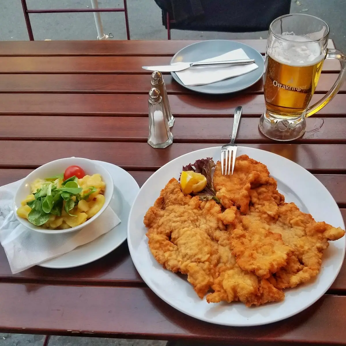 Original Wiener Schnitzel Vom Kalb Mit Erdäpfel-vogerlsalat