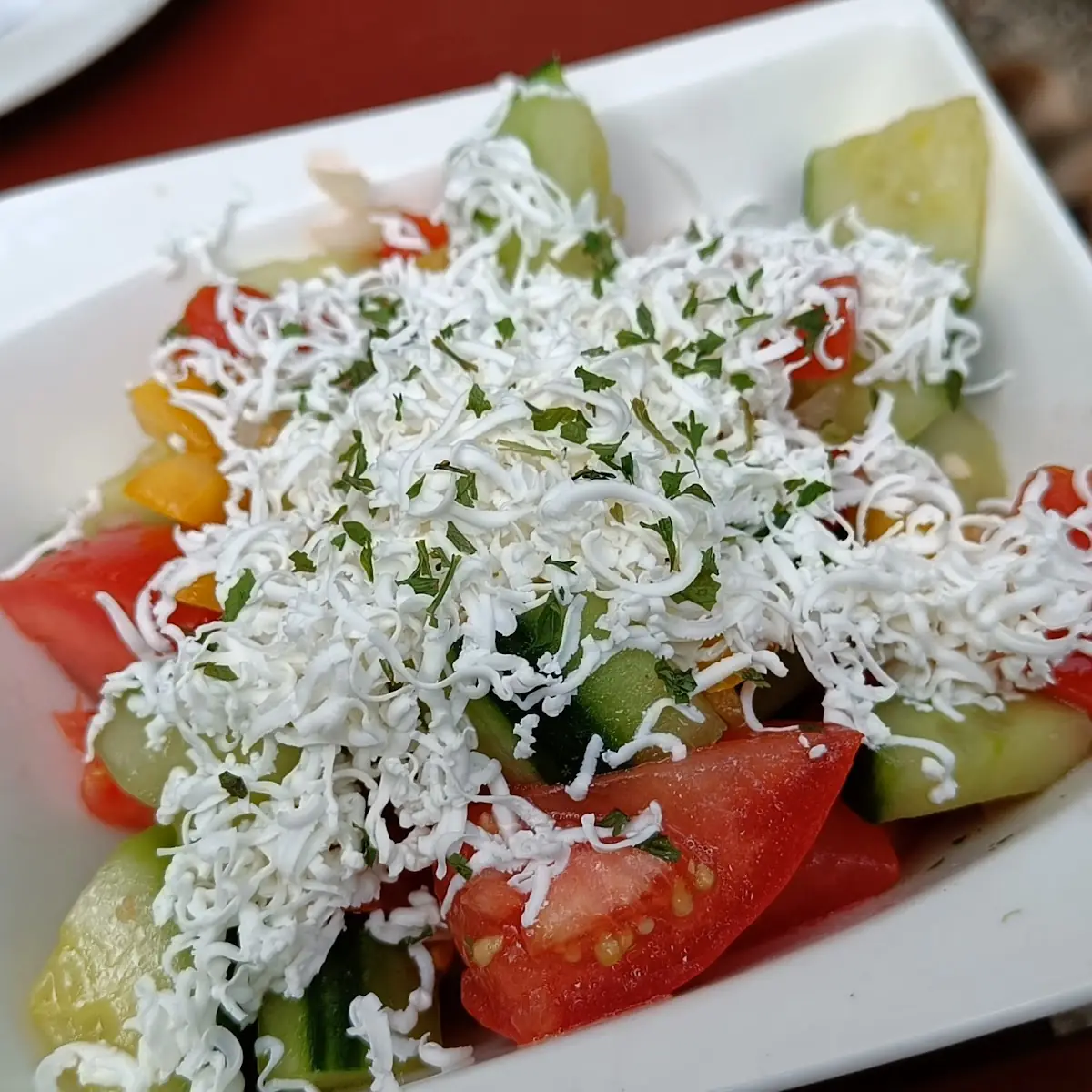 Sopska Mit Geriebenem Fetakäse