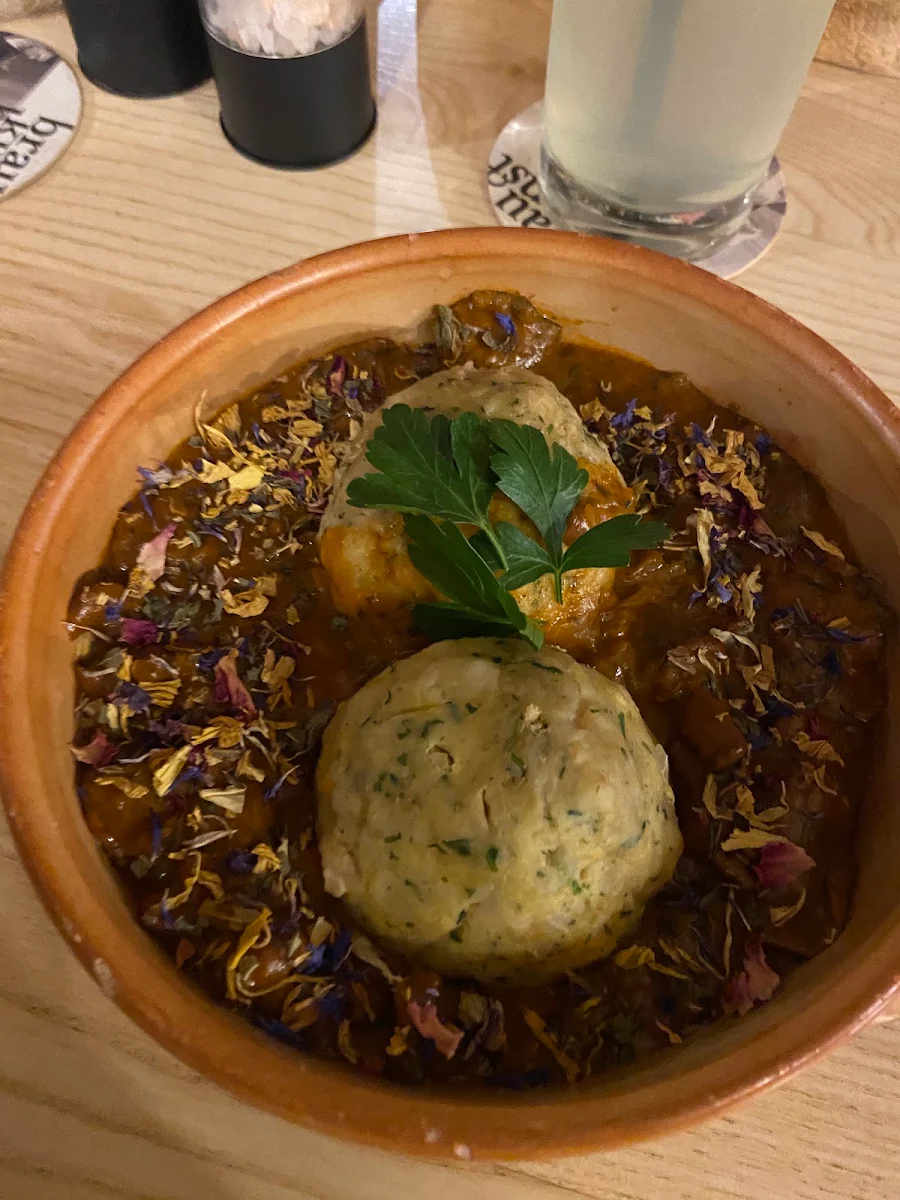 Eierschwammerl-gulasch Mit Semmelknödel