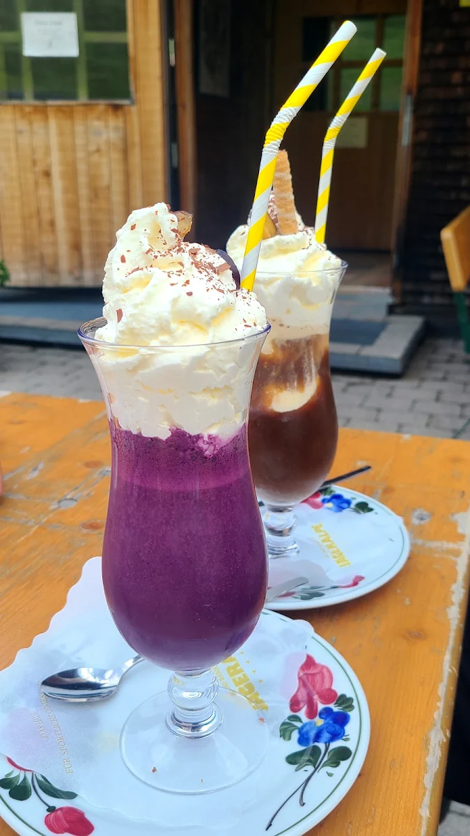 Heidelbeershake Und Eiskaffee
