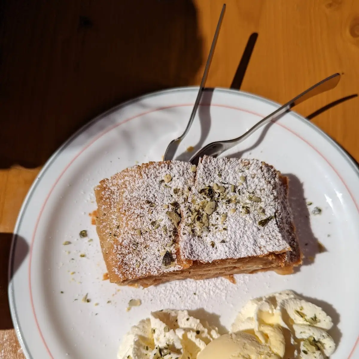 Apfelstrudel Mit Vanilleeis