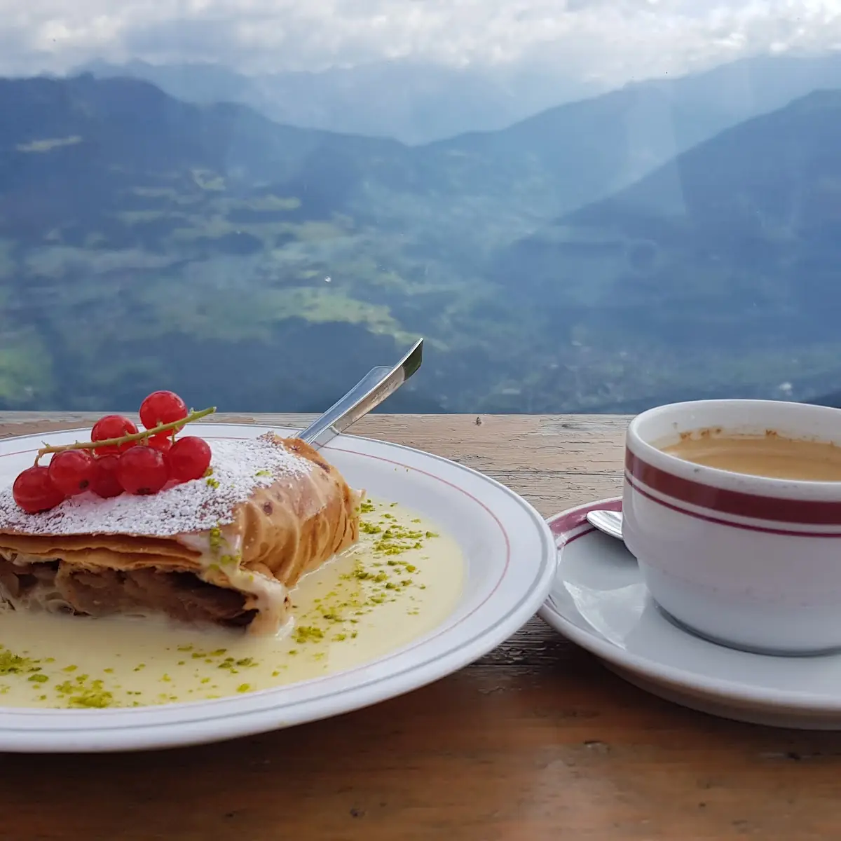 Kaffee & Apfelstrudel Mit Vanillesauce