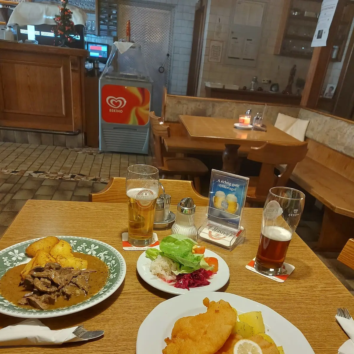 Surschnitzel Mit Gemischtem Salat