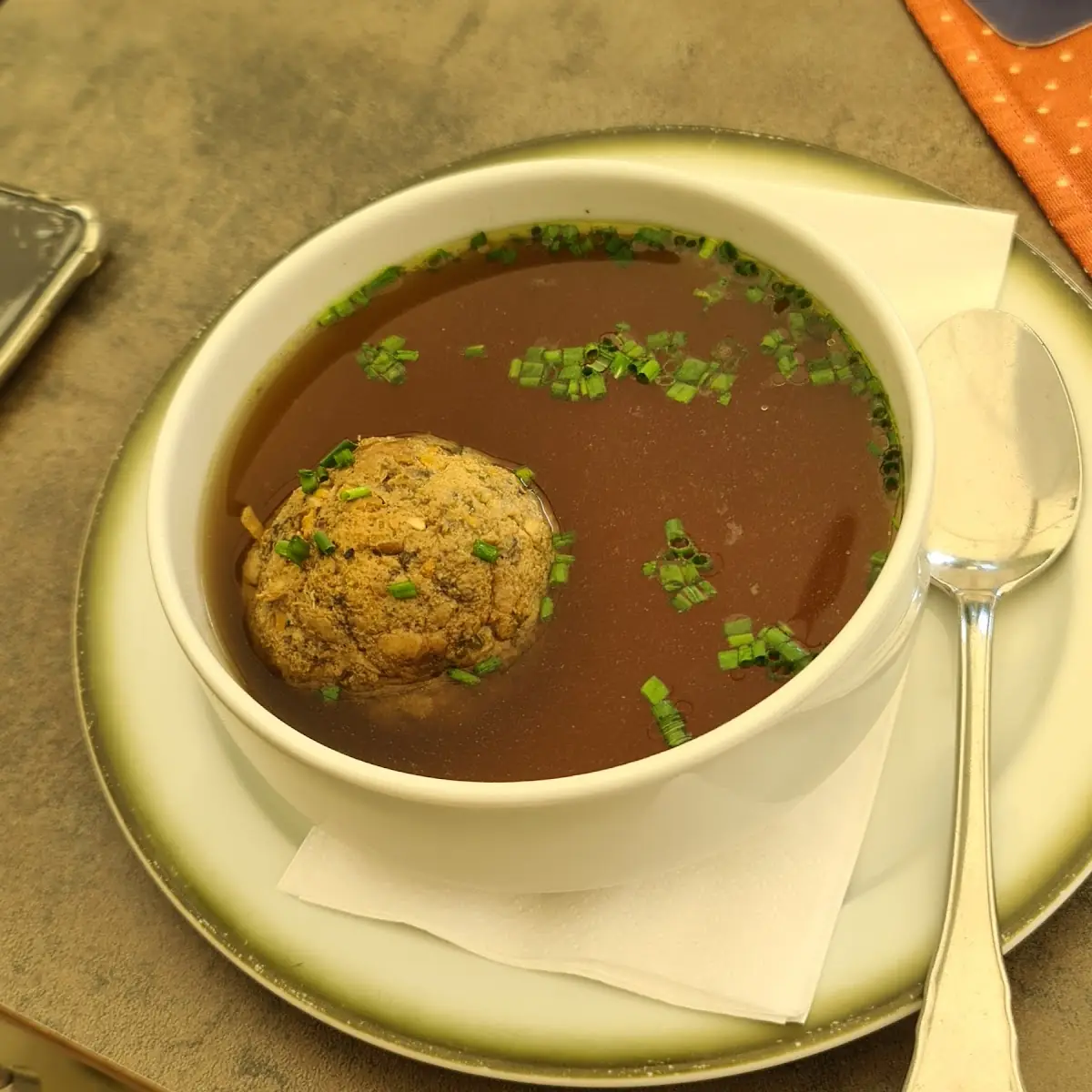 Leberknödelsuppe