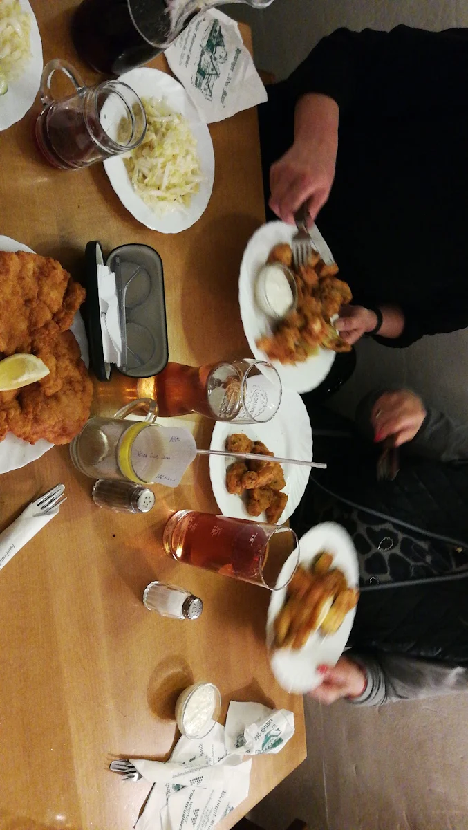 Surschnitzel Und Gebackene Gemüse