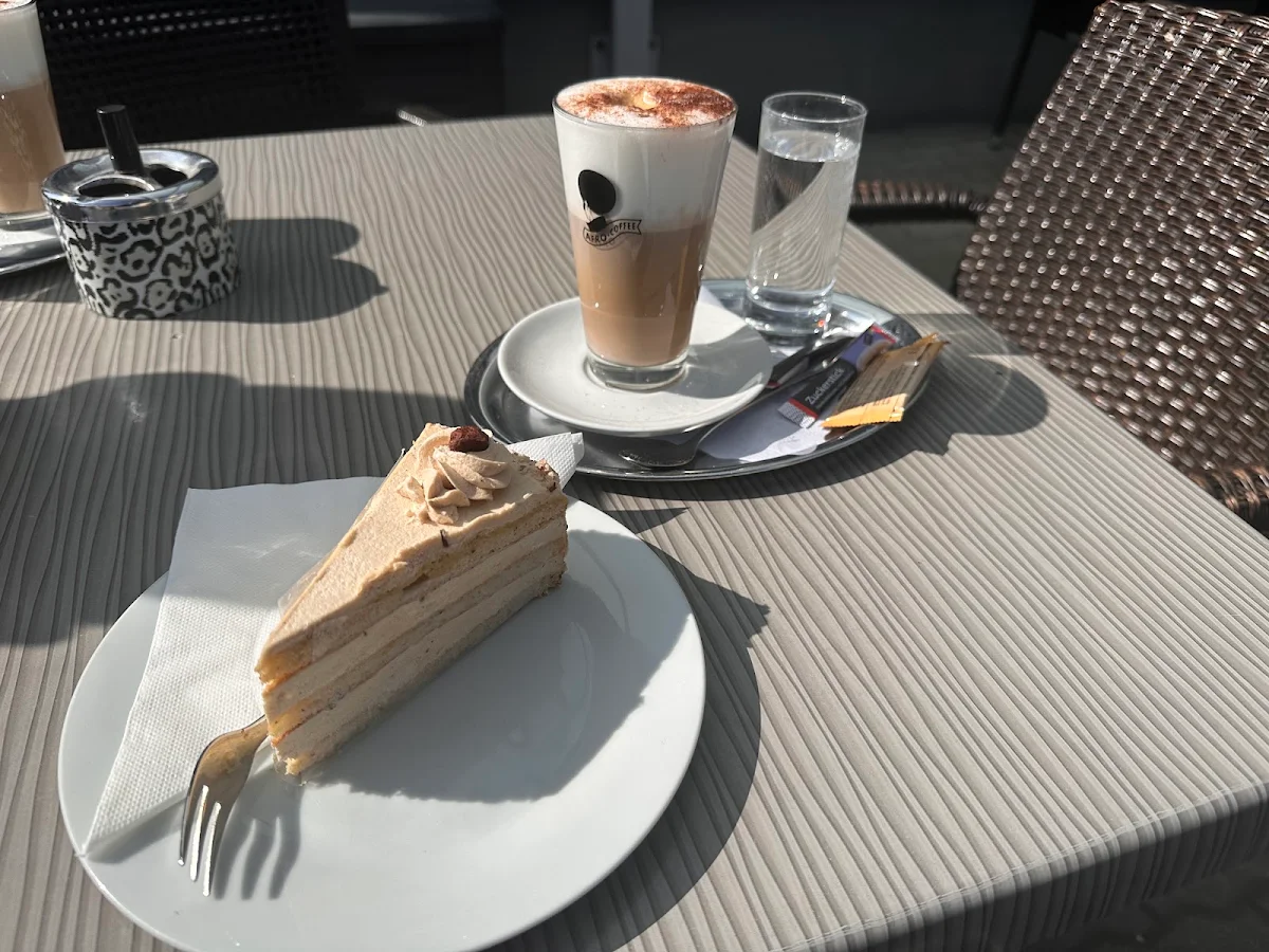 Nusstorte Und Café Late