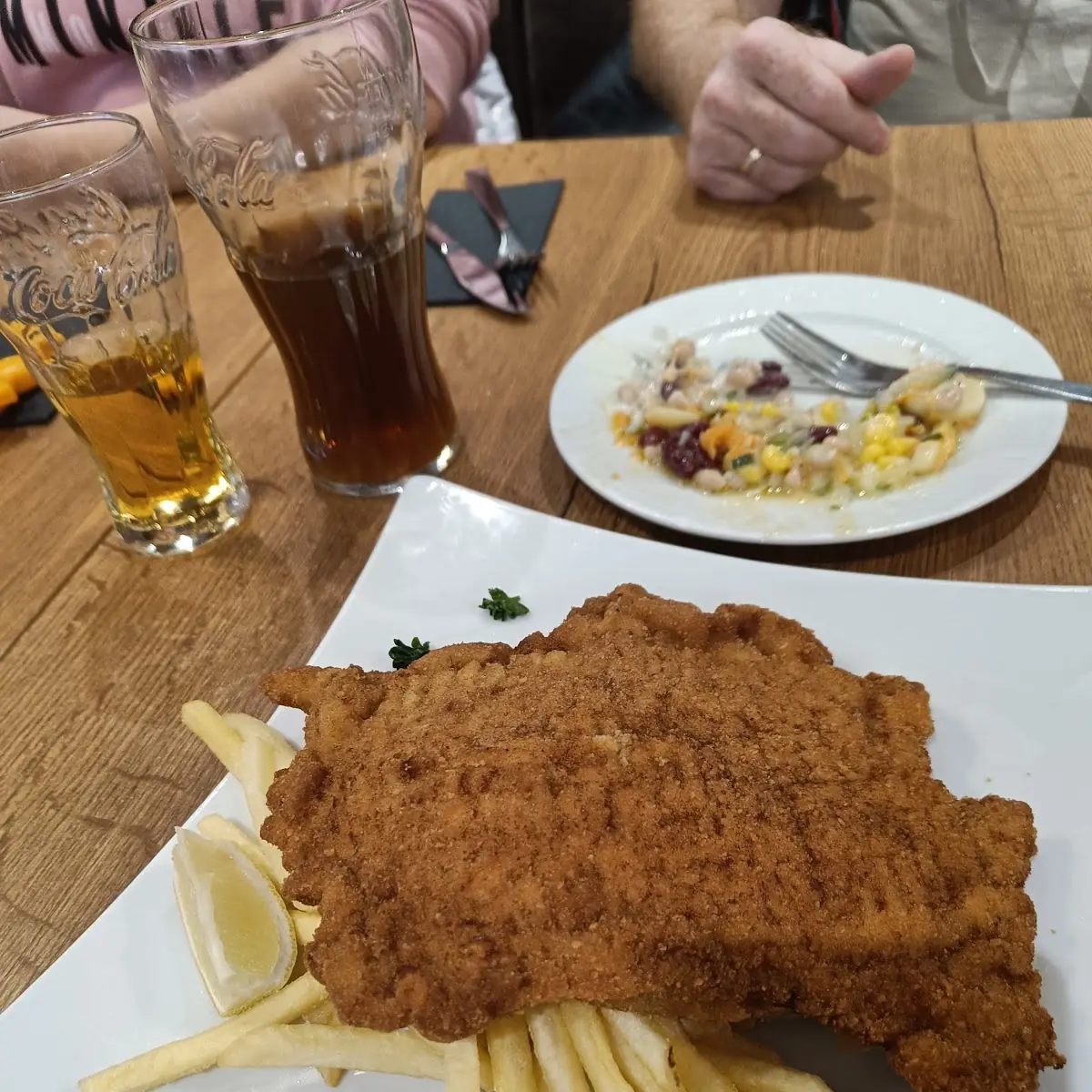 Schweineschnitzel Mit Pommes Frites