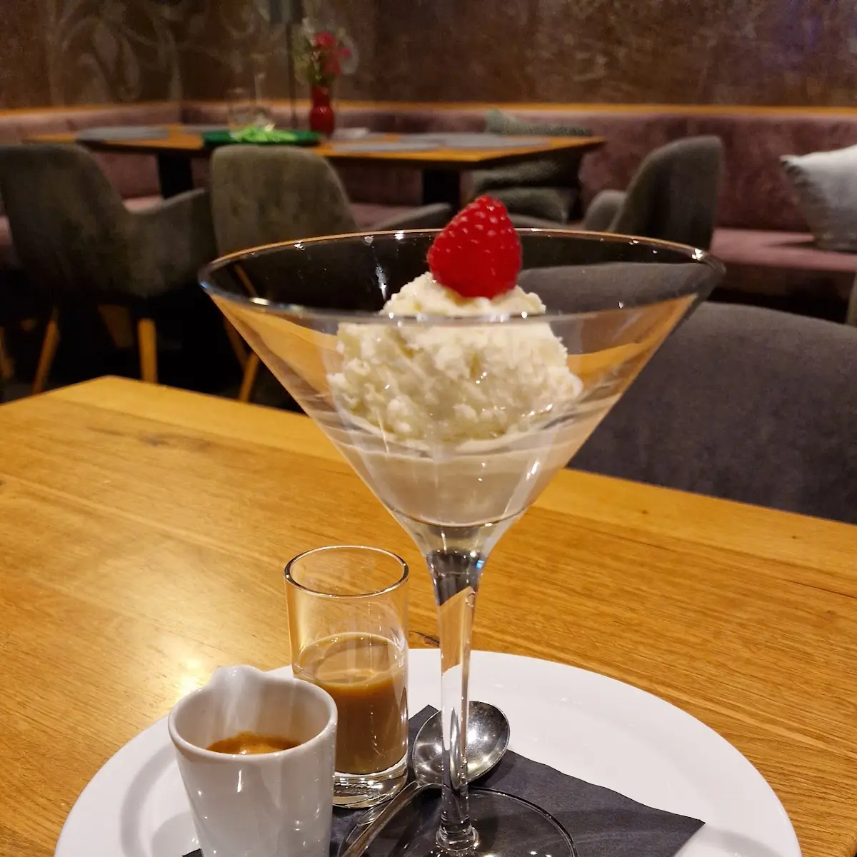 Affogato Al Caffé Mit Schuss