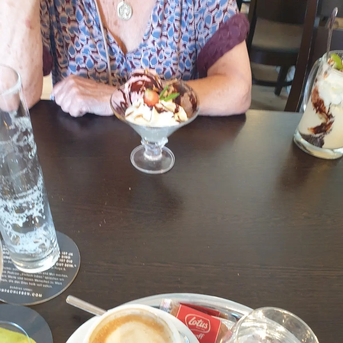 Gemischtes Eis Mit Sahne