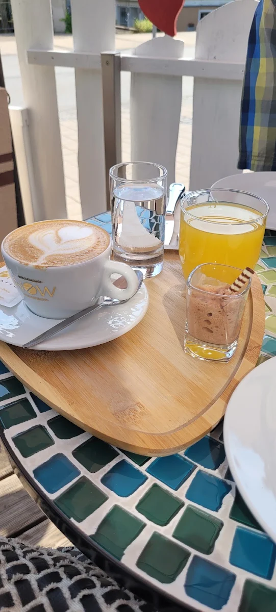 Kaffee Wird Mit Schokomous Seviert