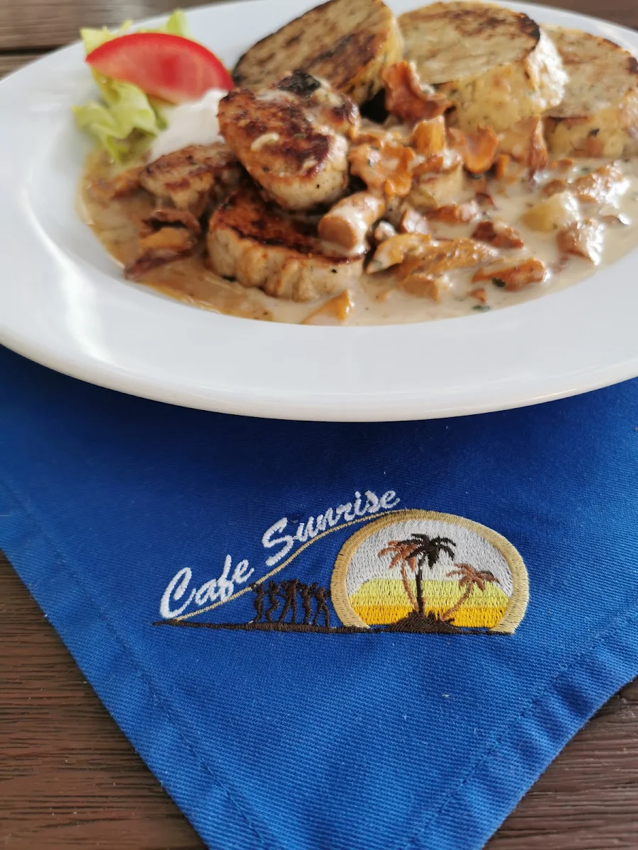 Schweinsbraten Mit Sauerkraut Und Knödel