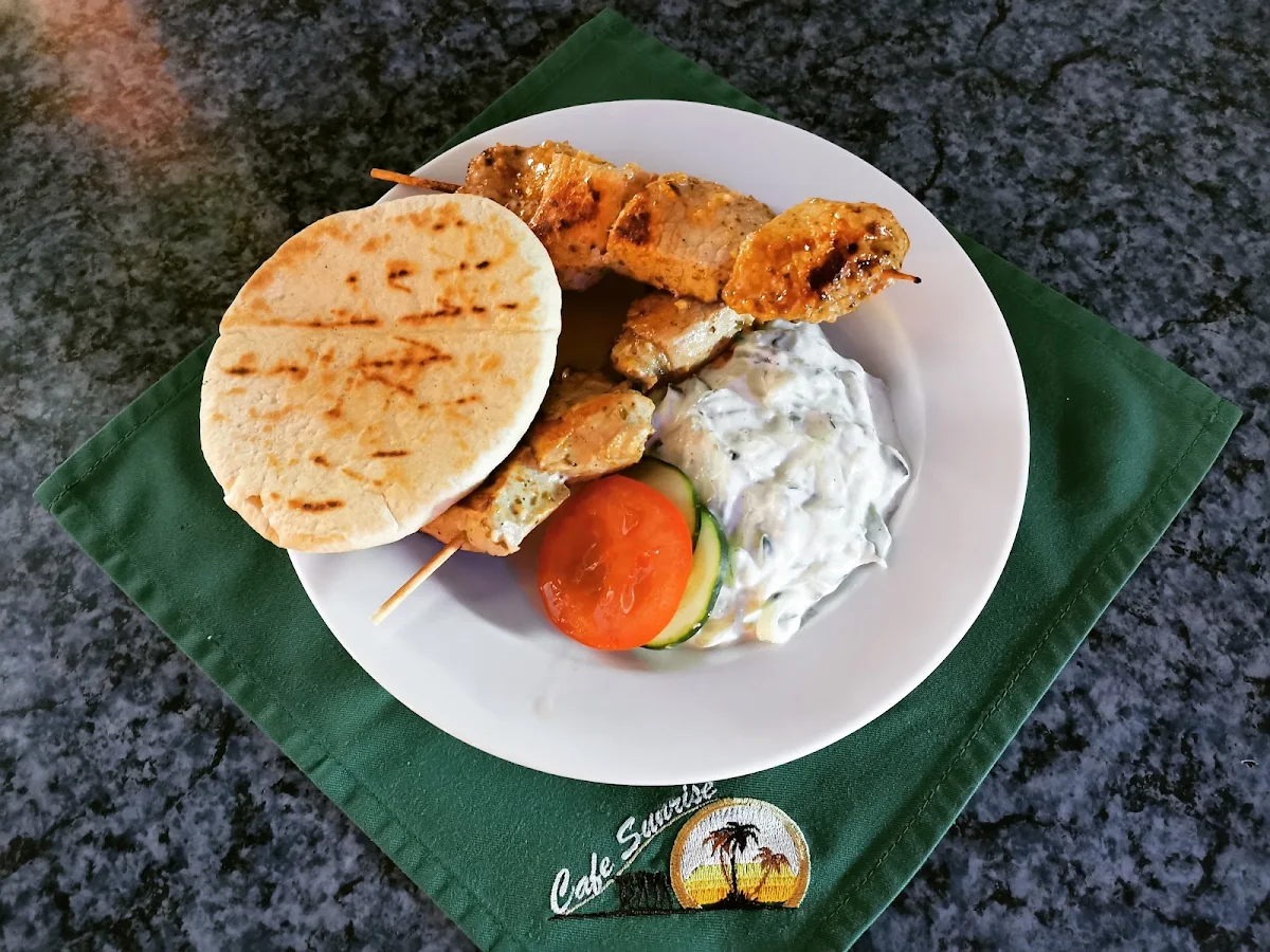 Souvlaki Mit Tzatziki & Pita Brot