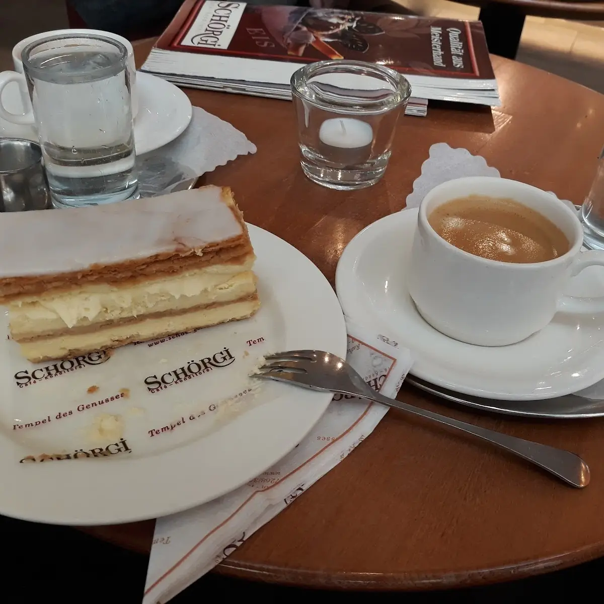 Cremschnitte Mit Kaffee