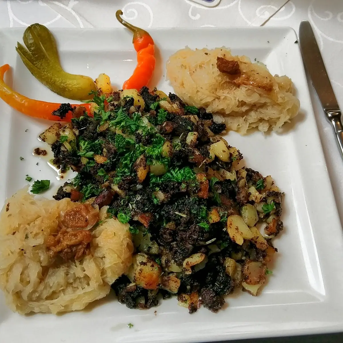 Blunzengröstl Mit Sauerkraut