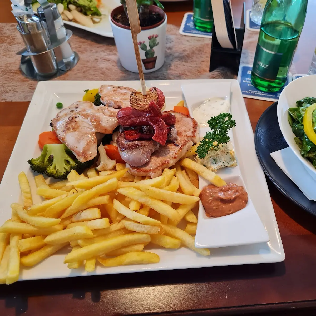 Grillteller Und Vogerlsalat