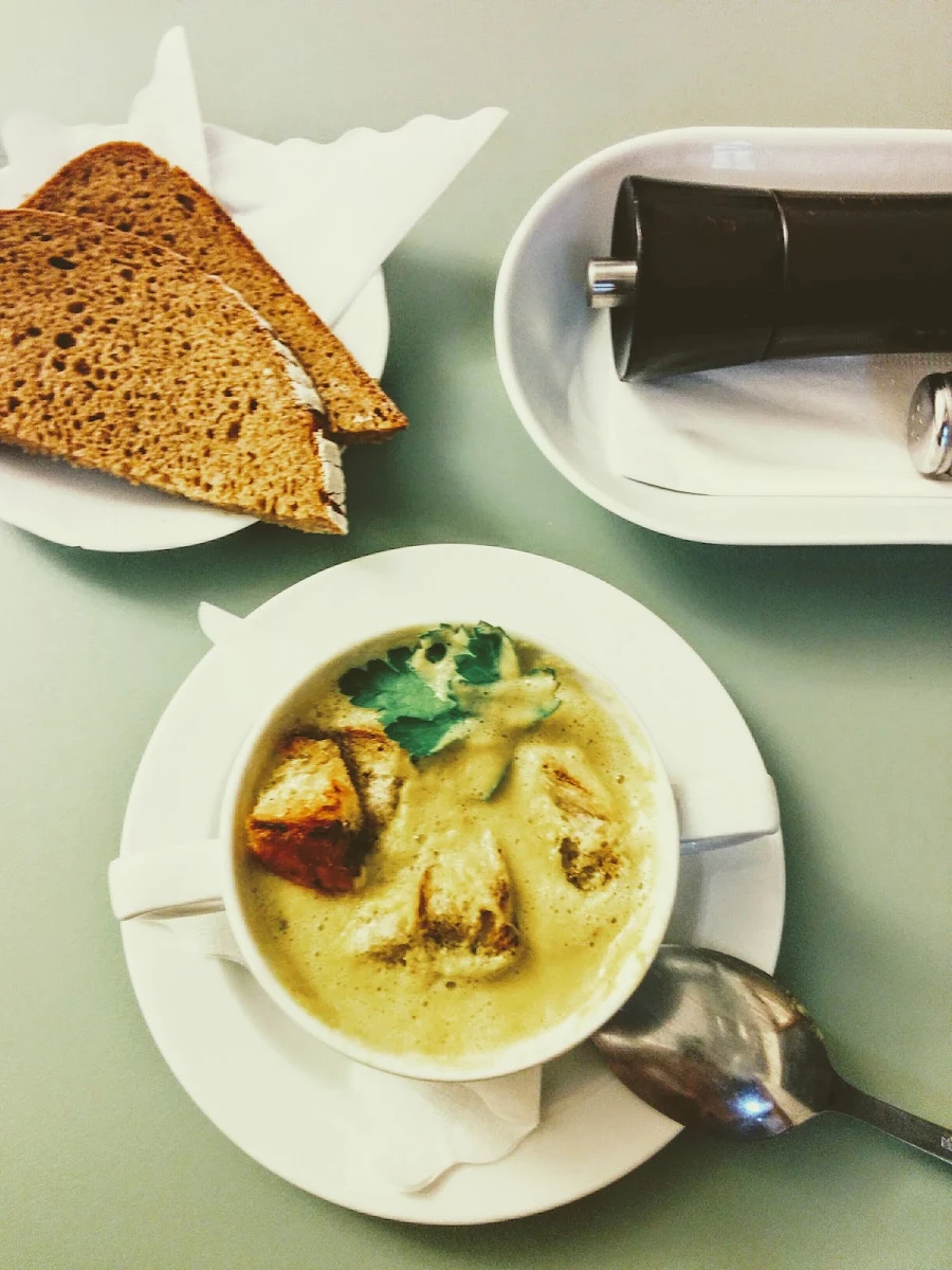 Kleine Tagessuppe Mit Brot