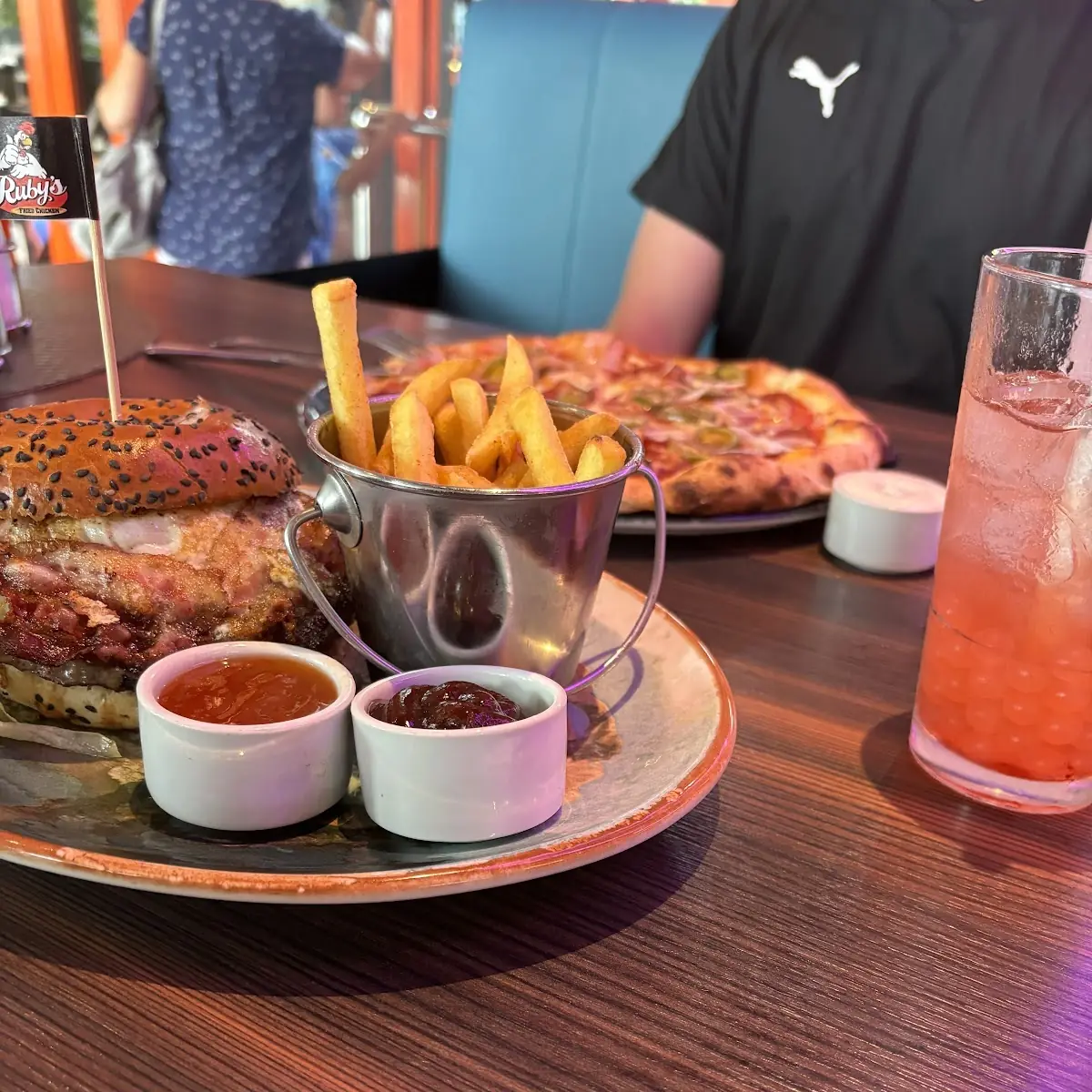 Burger Und Pizza