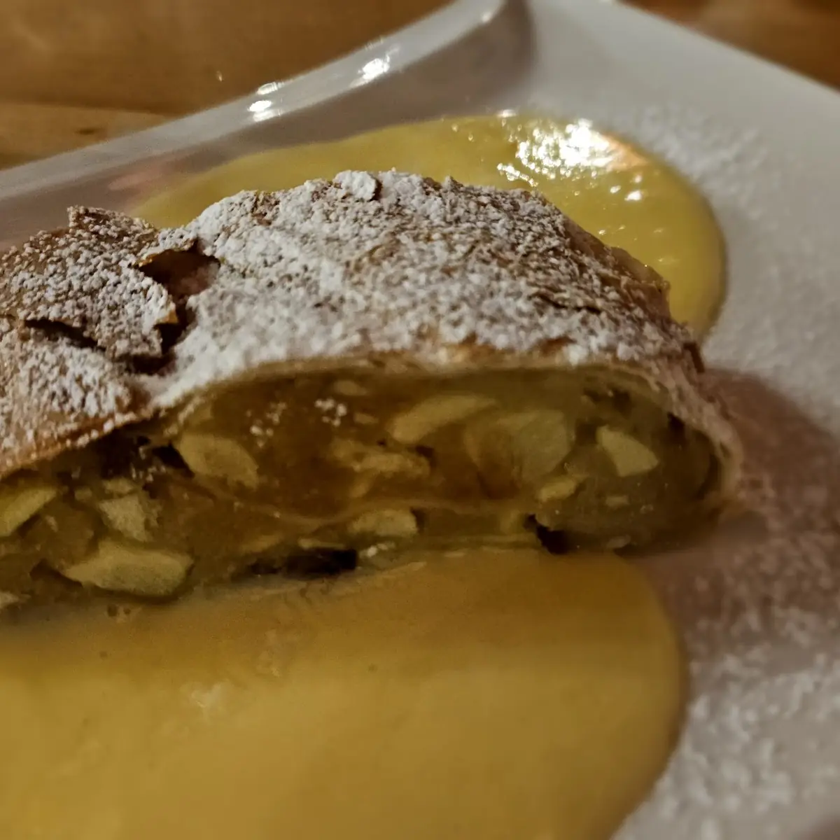 Hausgemachter Apfelstrudel