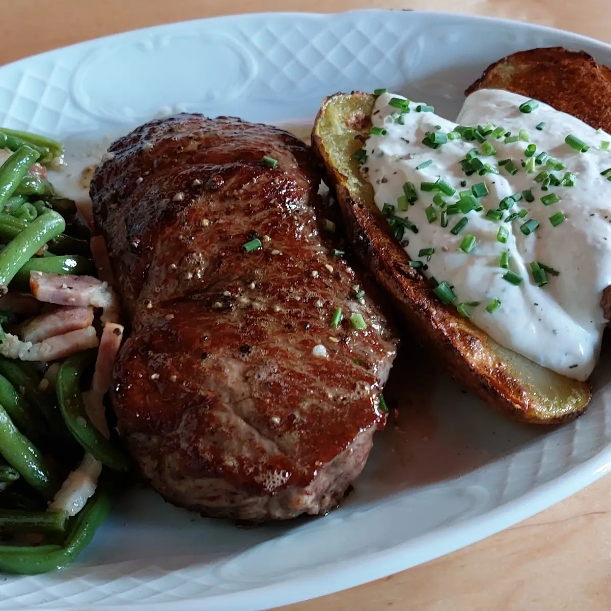 Rumpsteak Mit Kartoffeln Und Speckfisolen