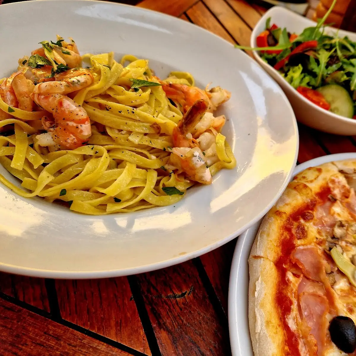Tagliatelle Mit Pilzen Und Garnelen
