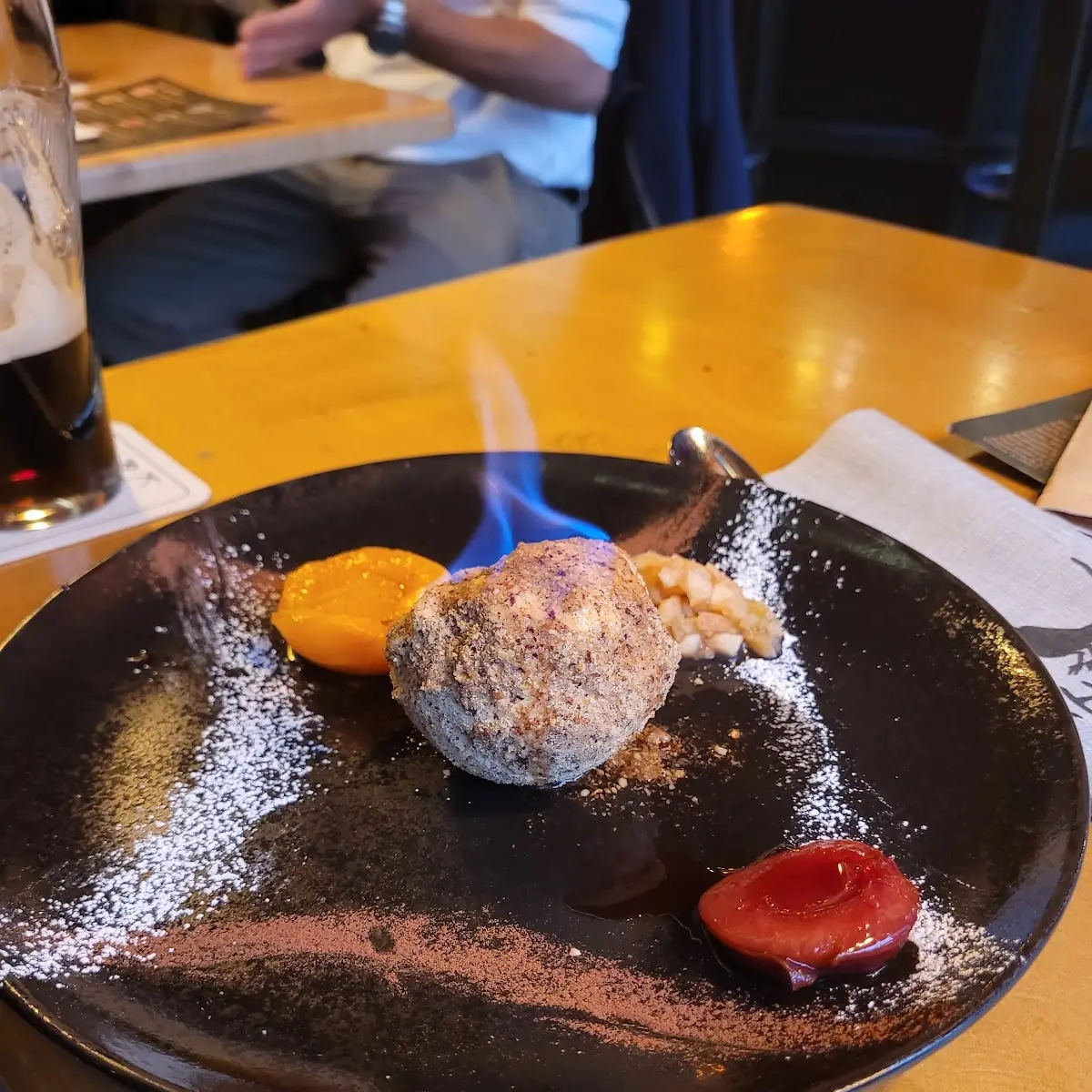 Brennendes Eis Mit Nüssen
