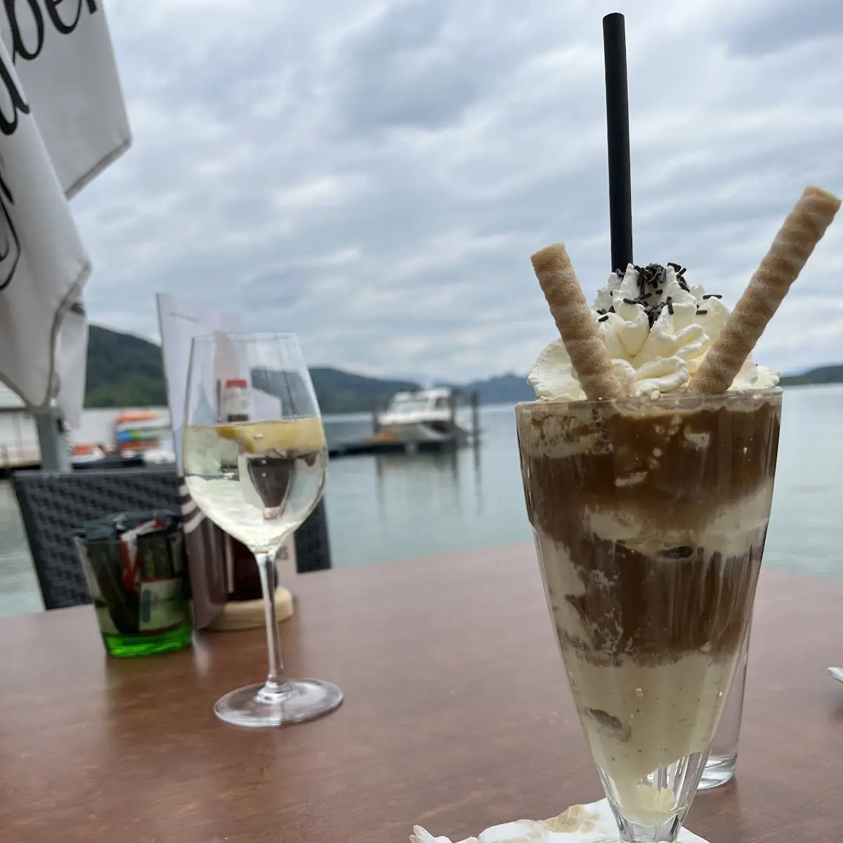 Eiskaffee Und Spritzer Weiß