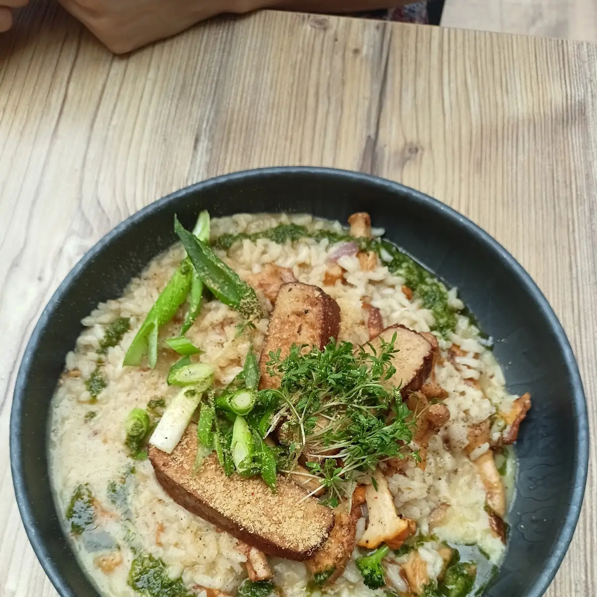 Wok-gemüse Mit Tofu Und Sojasprossen