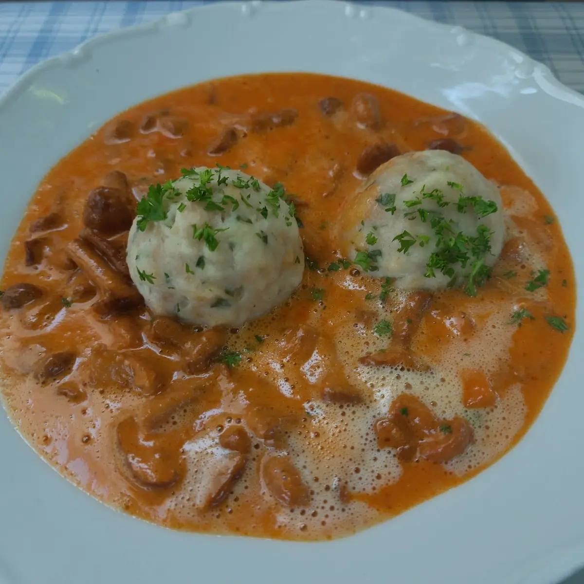 Eierschwammerlgulasch